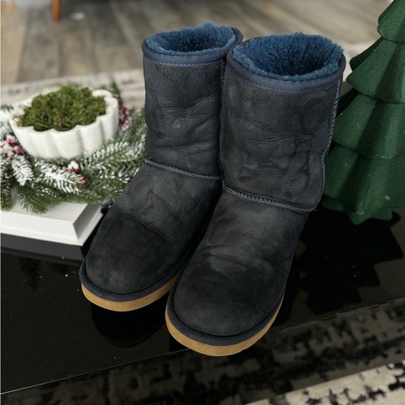 Ugg Classic Short Leather Boots Navy. - Picture 2 of 10